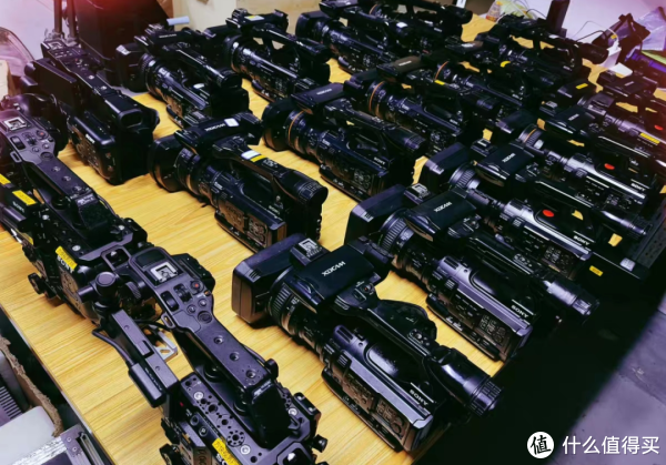 添盈聚富 大量索尼肩扛摄像机流入闲鱼，原价33000元，如今二手1500元？